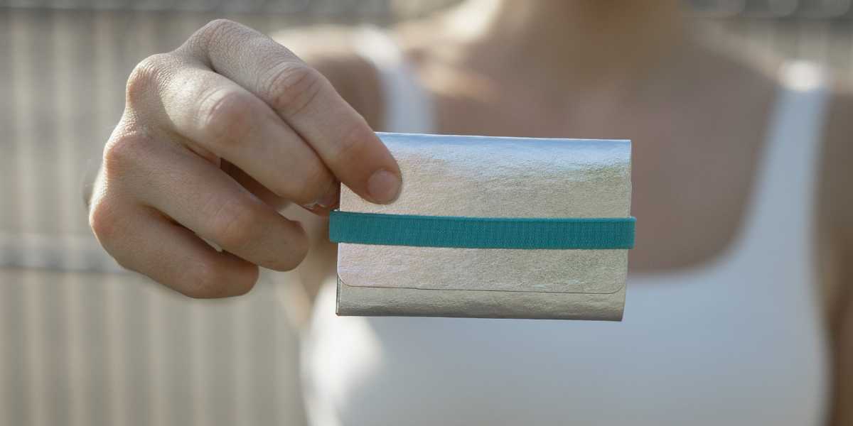 Super Slim Wallet Damen in Silber/Mint.